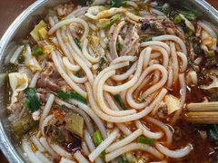 -鸿浩扒猪脚米线