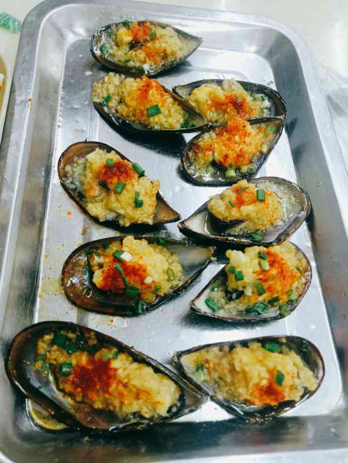 蚝鲜生湛江生蚝(上海路店)-"这家店应该是附近生意最好的烧烤店,可惜