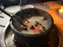 -鲁朗纳麦石锅鸡庄园