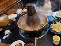 -果松木炭酸菜铜火锅·外婆参鸡汤