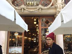 -Majestic Café