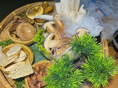 -菌彩云南野生菌火锅(万达广场店)