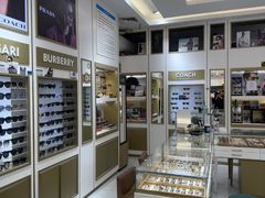 -美式眼镜·授权蔡司.依视路.尼康.豪雅.明月(人民广场店)