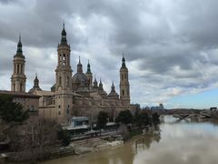 -皮拉尔圣母圣殿主教座堂