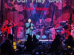 -FOUR PLAY BAR