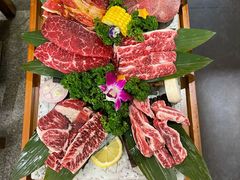 黑牛六拼-明洞阿姨·韩式酱蟹烤肉·创意料理(三元桥店)