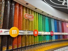 -m豆巧克力世界(上海世茂广场店)