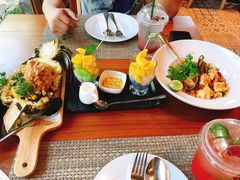 -Chom Cafe and Restaurant