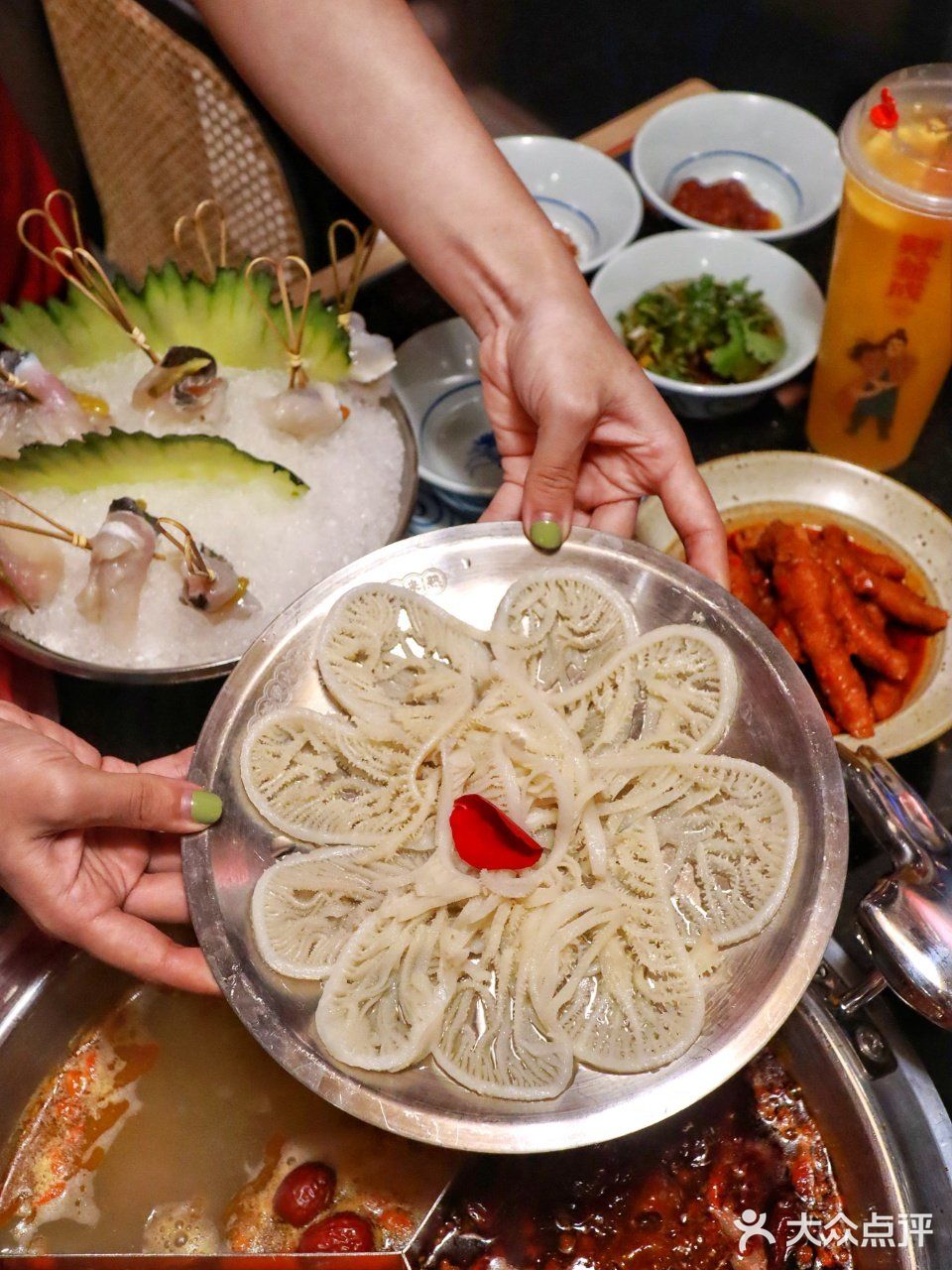 救命呀！到底是什么神仙火锅？