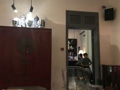 -Noir. Dining in the Dark