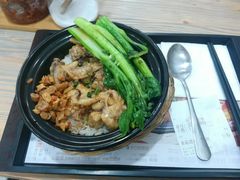 香菇滑鸡煲仔饭-万煲旺·香港老传承煲仔饭·猪杂汤(客村店)