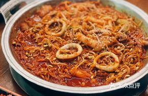 Spicy Squid and Bean Sprouts Stir-fried with Pork