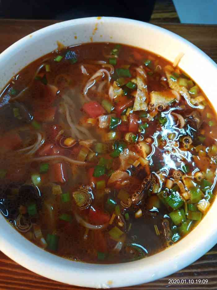 口口香岐山面-"这家口口香岐山面就位于春天花园小区北边的.