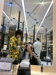 -HAIR CORNER