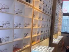 -天空之镜眼镜店蔡司依视路配镜授权零售店(望京颐堤港店)