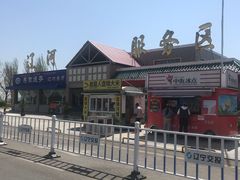 -辽河服务区-停车场