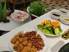 -洪氏嗨捞·广东猪肚鸡·椰子鸡火锅(西咸万象城店)