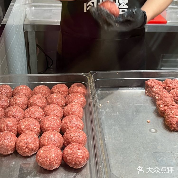 一人一个座位 ，好适合i人啊哈哈哈...