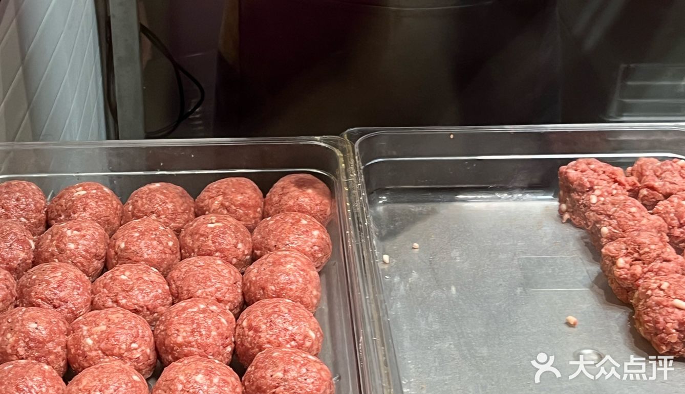 一人一个座位 ，好适合i人啊哈哈哈...