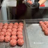 一人一个座位 ，好适合i人啊哈哈哈...