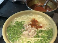 -亮亮面馆(经六路店)