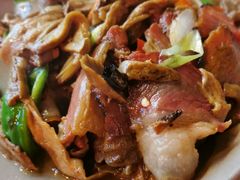 大脚菌炒腊肉-郑件洋芋饭庄