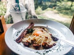 -Chom Cafe and Restaurant