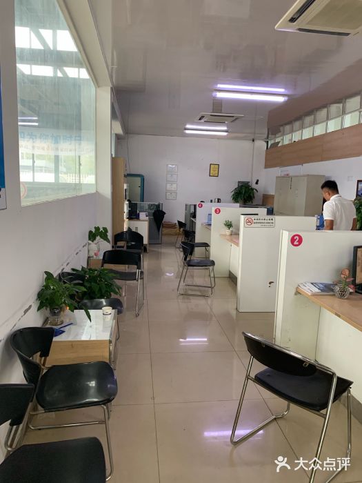 长安福特南京福联4S店店内图片