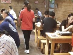 大堂-管氏翅吧(护国寺店)