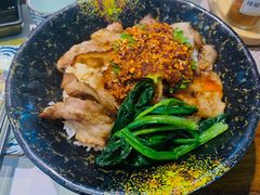 炭烤猪五花肉盖饭-热血兄弟·炭火烤肉(融侨中心店)