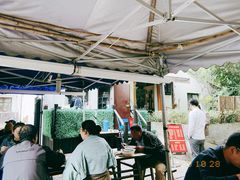 露天位-小河无名面馆