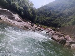 -安吉龙王山峡谷漂流