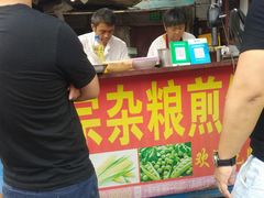 -正宗杂粮煎饼香软鸡蛋饼