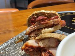 饼夹肘子-老天桥酱肉烧饼夹肘子(天桥店)