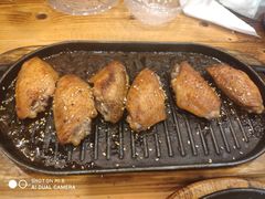 料理烤焦香翅中-老东镇啤酒屋海鲜加工·蒸汽海鲜·海鲜烧烤(台东店)