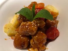 椰果菠萝咕噜肉-闻见中国海南菜(K11店)