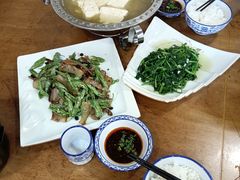 -石磨豆花家常菜·牦牛排土火锅
