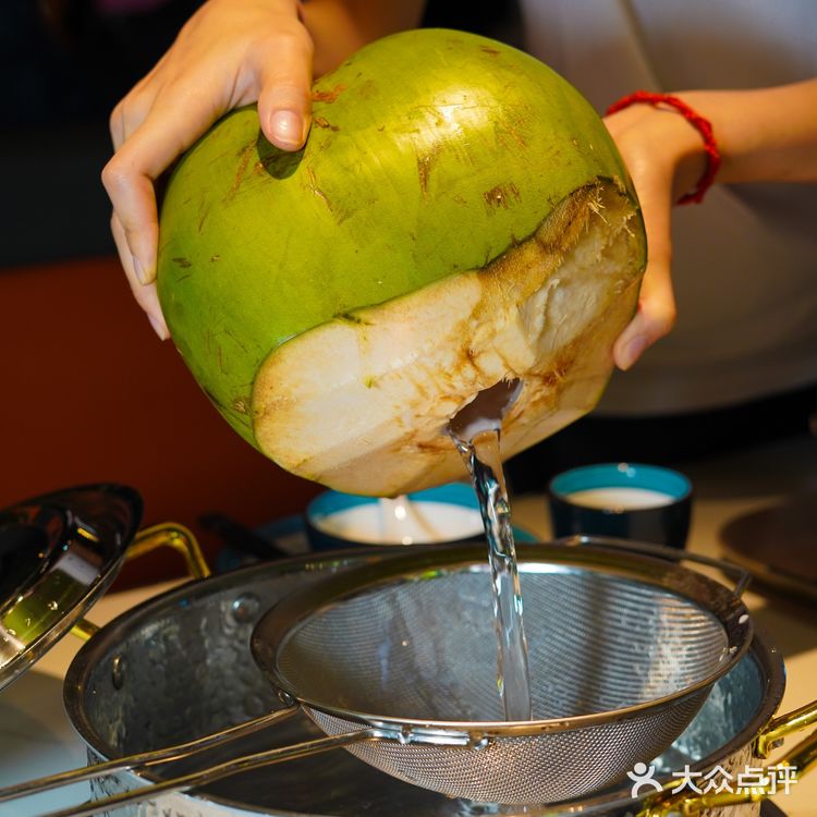 海口探店｜新店刚开业就大排长龙的椰子鸡❗️