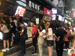 等位区-八一好吃街·高品美食广场