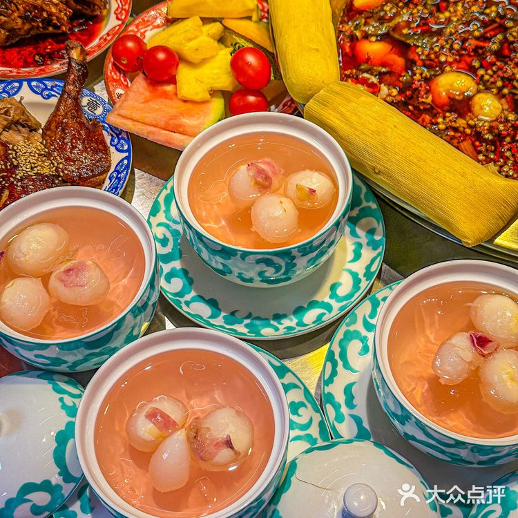 杭州！好好吃啊！在杭州！吃到鲜椒鱼啦！有鱼有蛙！
