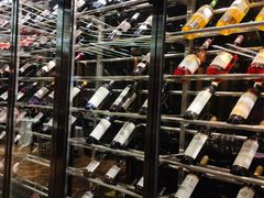 进门酒柜-西山人家·二十年老字号农家菜(旺山店)