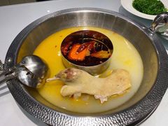 酸萝卜老鸭鸳鸯锅-gleeglee乐溢亦茶(合生汇店)