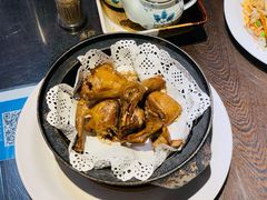 特色沙姜盐焗乳鸽-黄但记老店·陈村粉食府