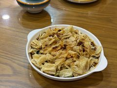 炝豆皮-三鞭一花·独一处·元英砂锅(海光寺店)