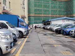 -新阳丽舍花园小区-内部地面停车场