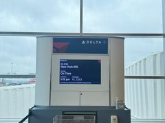 -爱德华·劳伦斯·洛根将军国际机场