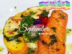 香草焗三文鱼配西兰花酱-théATRE茶聚场·餐厅(环球金融中心店)