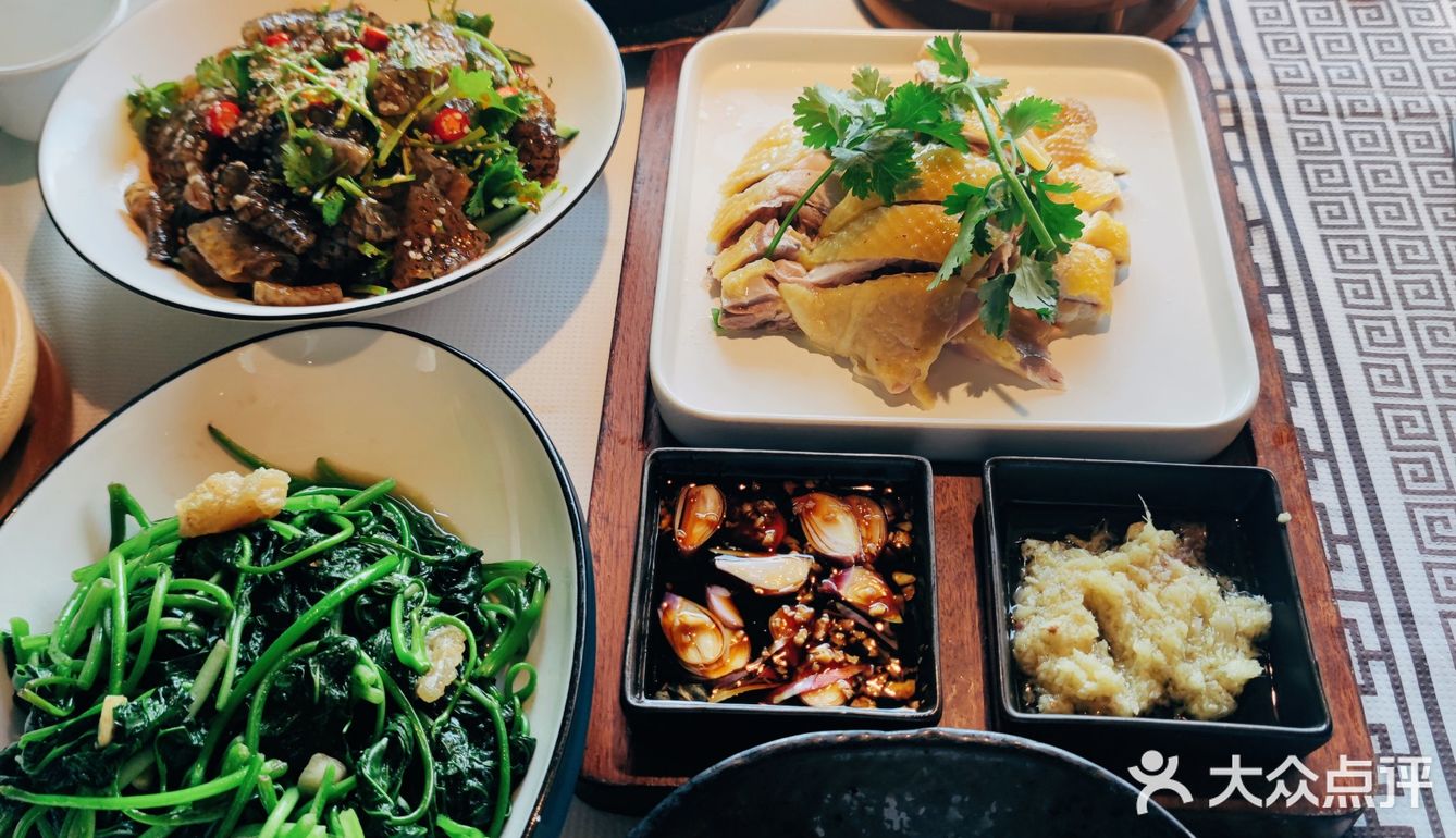 新派客家菜，新鲜食材，传统手艺。