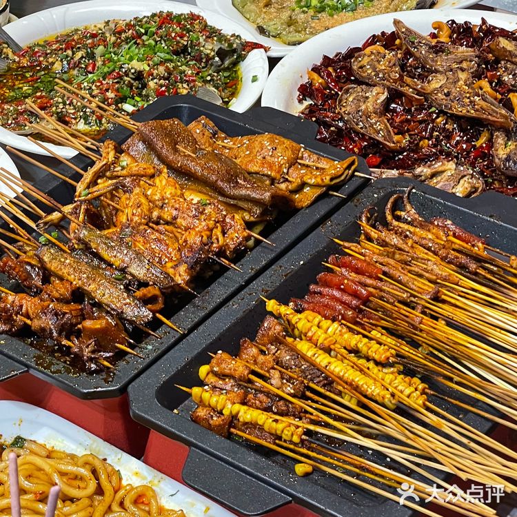 吃到了冉家坝坠好吃的烧烤！烤牛蛙绝了！