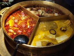 台式麻辣花胶鸡鸳鸯锅-湊湊火锅·茶憩(世博大道店)